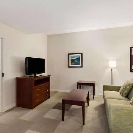 Hampton Inn Burlington - Colchester Экстерьер фото