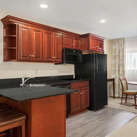 Hampton Inn Burlington - Colchester Экстерьер фото