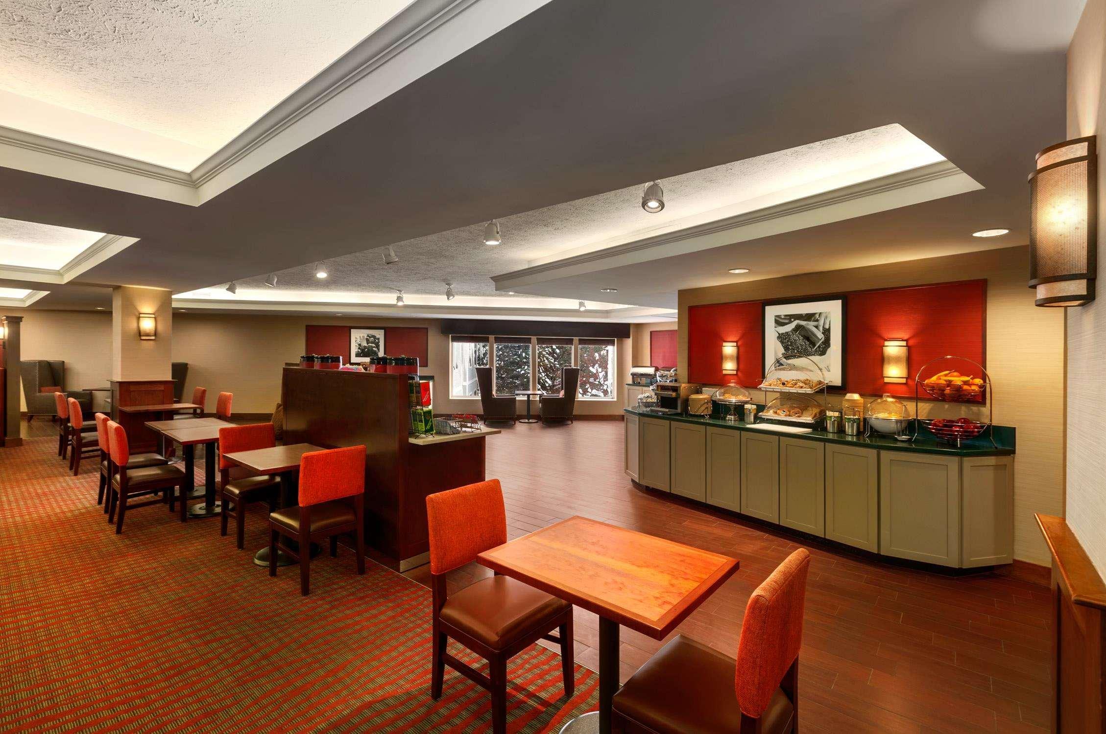 Hampton Inn Burlington - Colchester Экстерьер фото