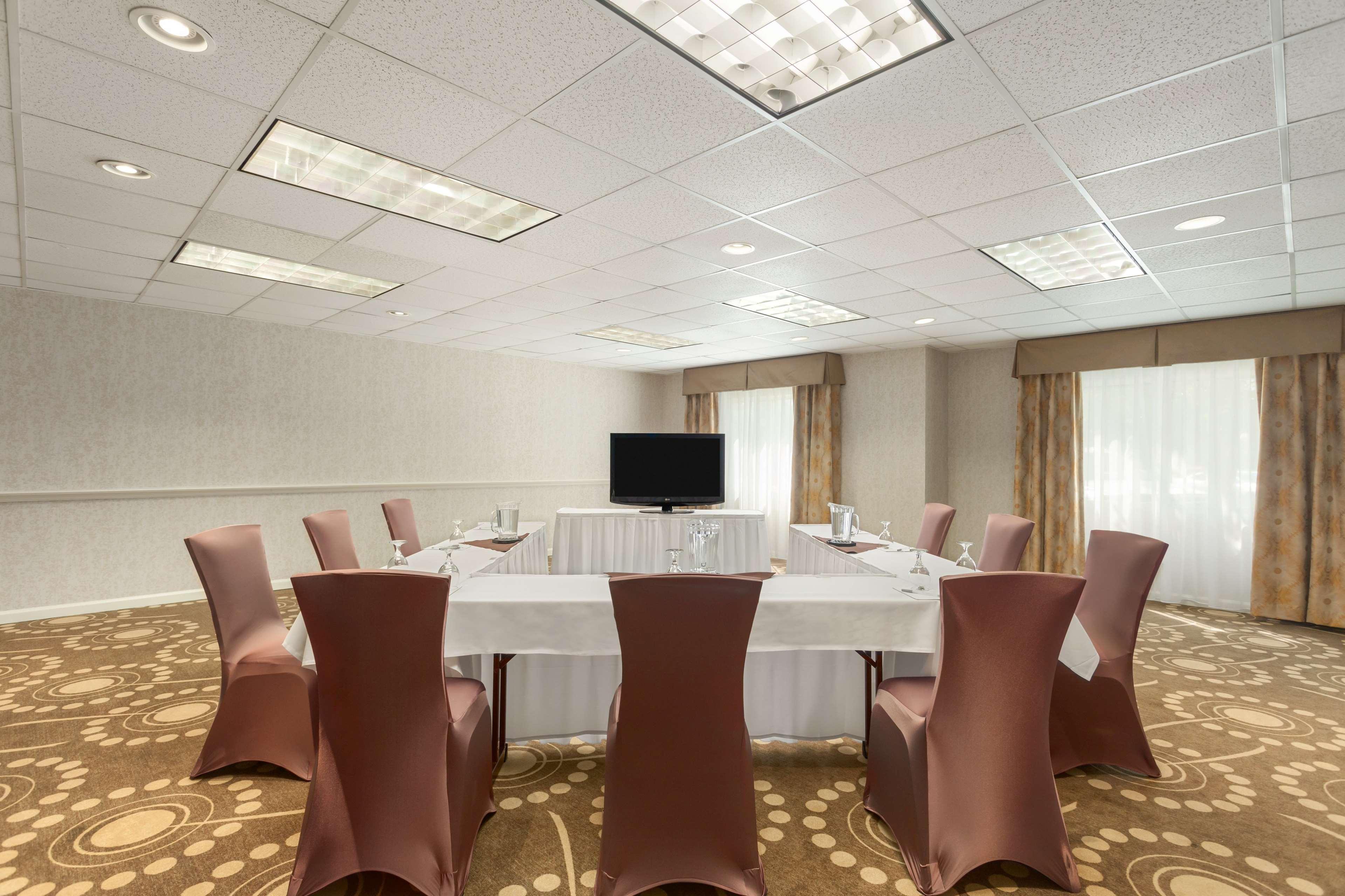 Hampton Inn Burlington - Colchester Экстерьер фото