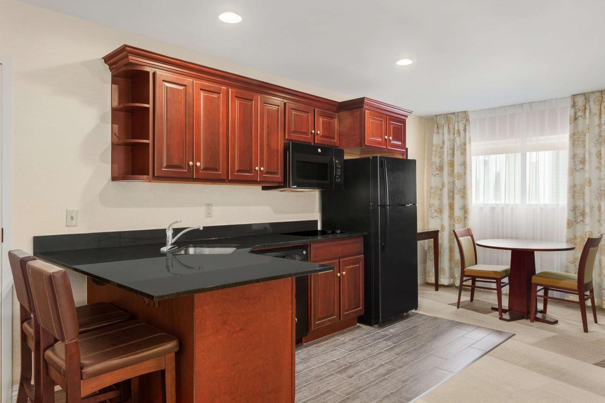 Hampton Inn Burlington - Colchester Экстерьер фото