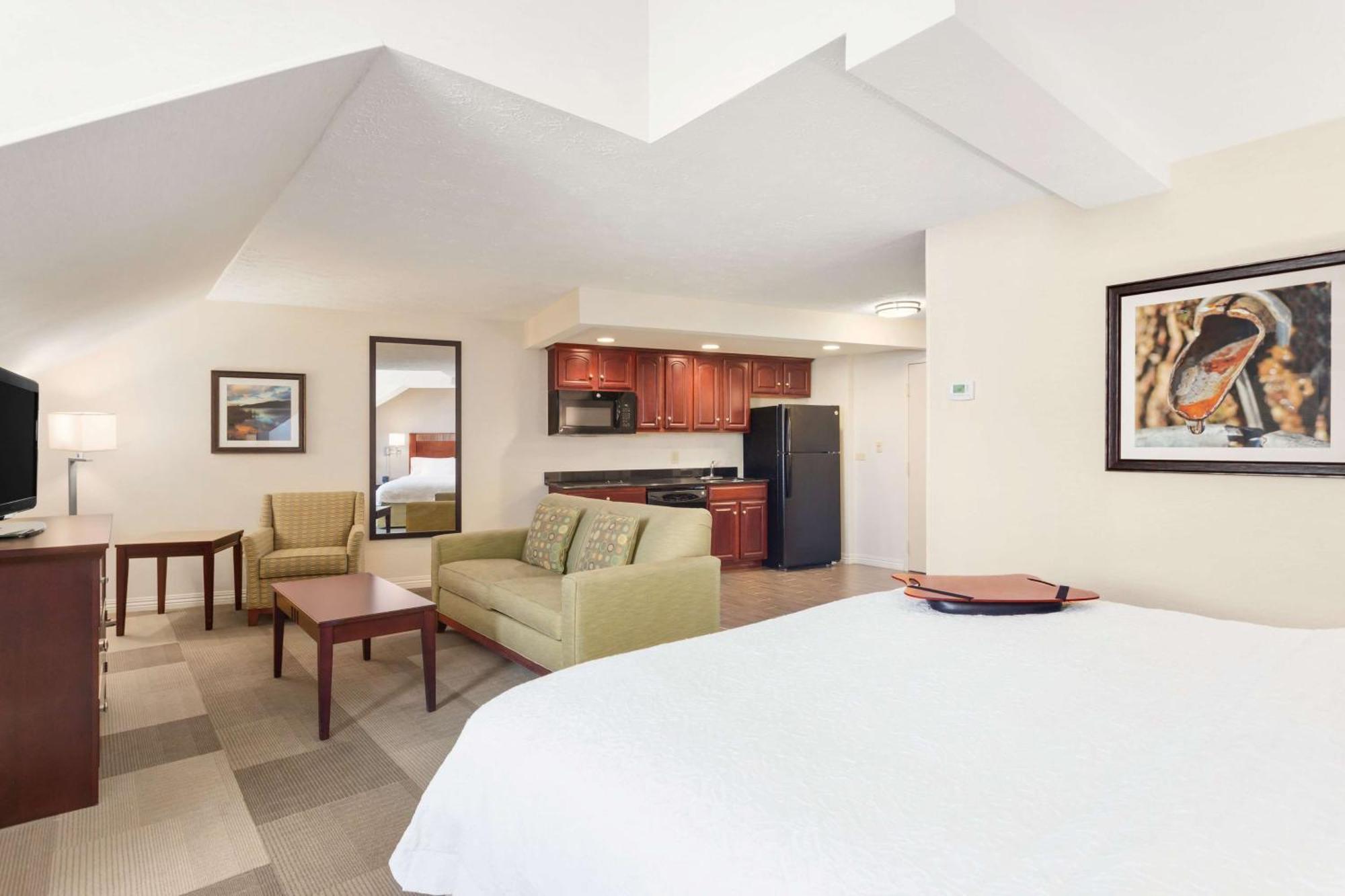 Hampton Inn Burlington - Colchester Экстерьер фото
