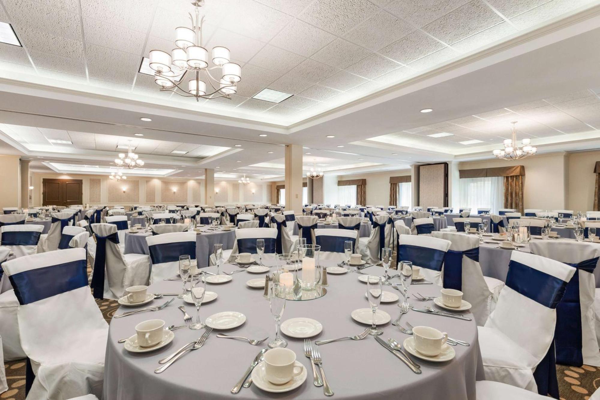 Hampton Inn Burlington - Colchester Экстерьер фото