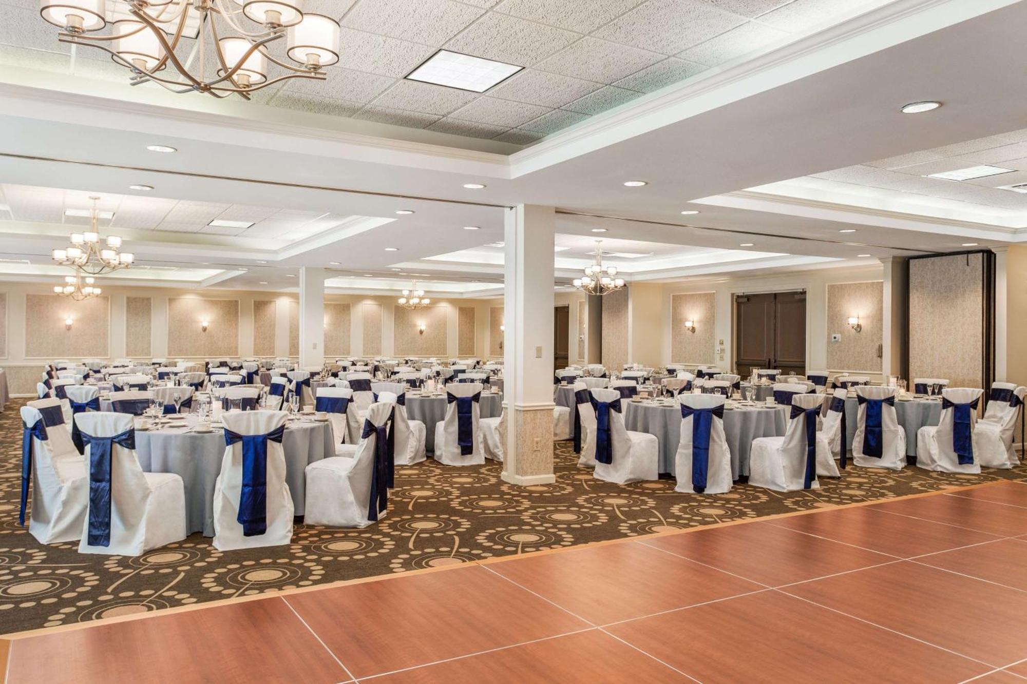 Hampton Inn Burlington - Colchester Экстерьер фото