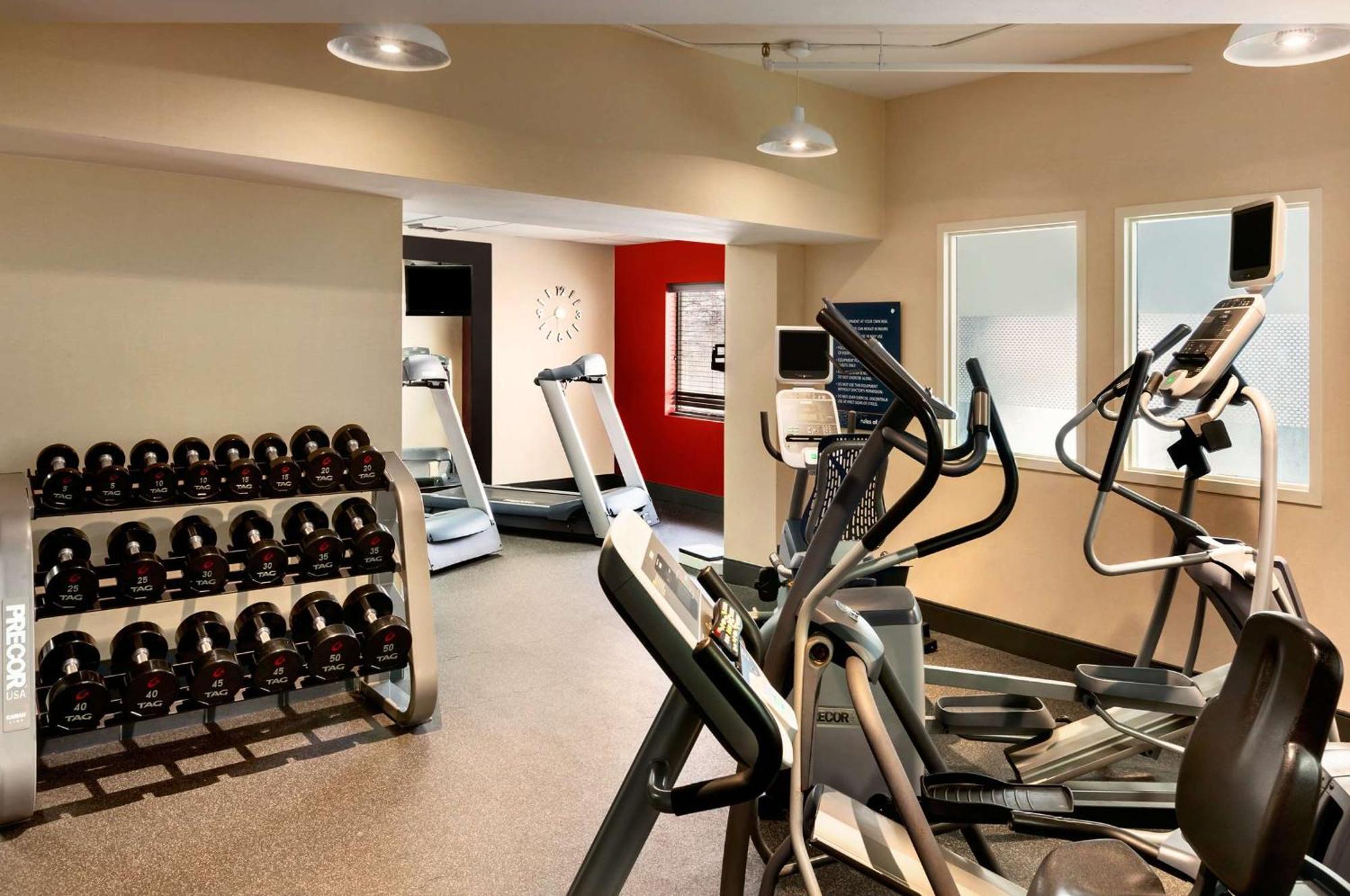 Hampton Inn Burlington - Colchester Экстерьер фото