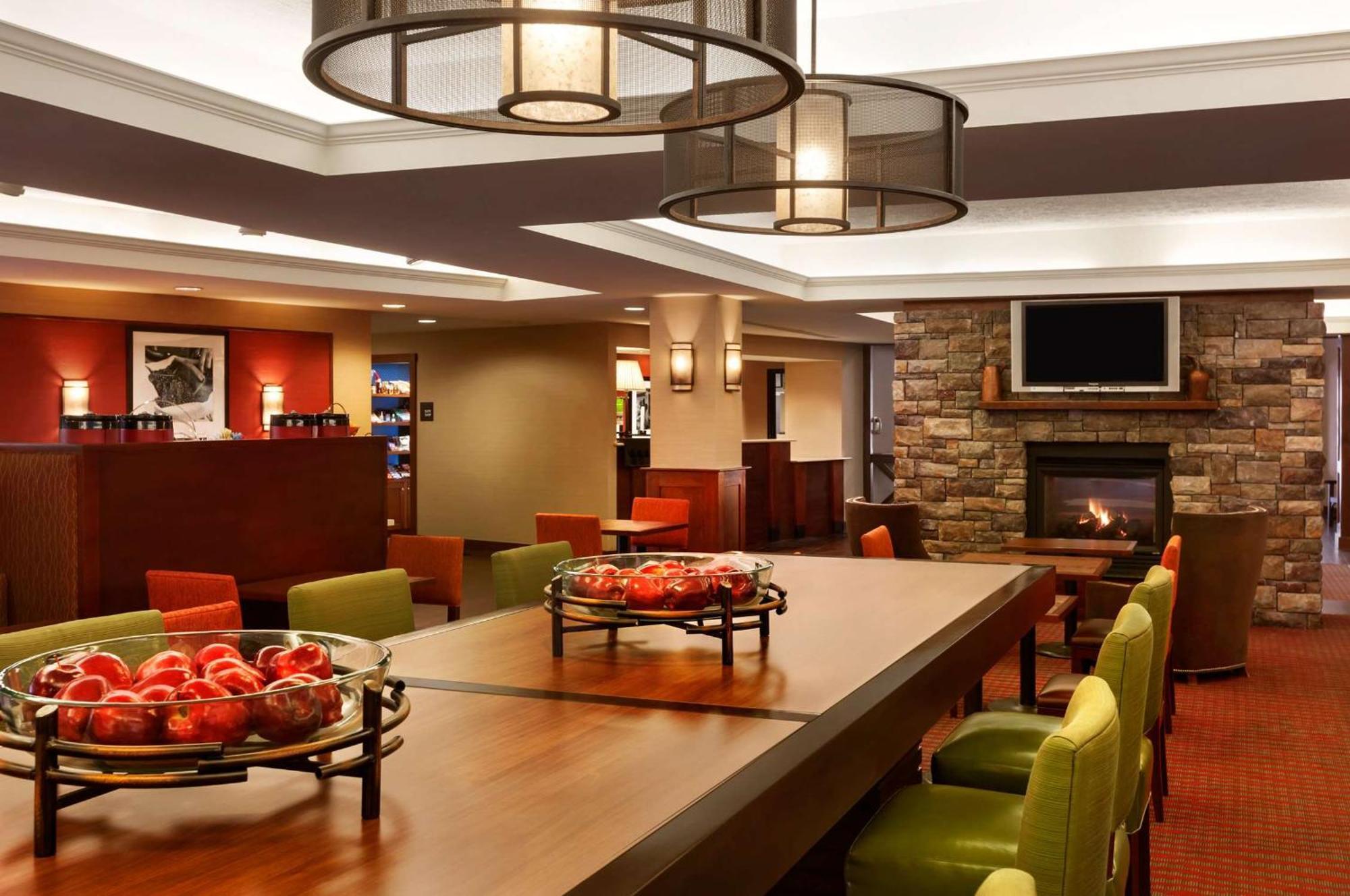 Hampton Inn Burlington - Colchester Экстерьер фото