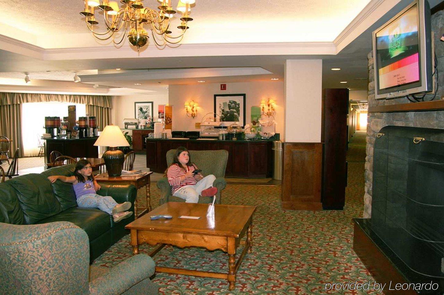 Hampton Inn Burlington - Colchester Экстерьер фото